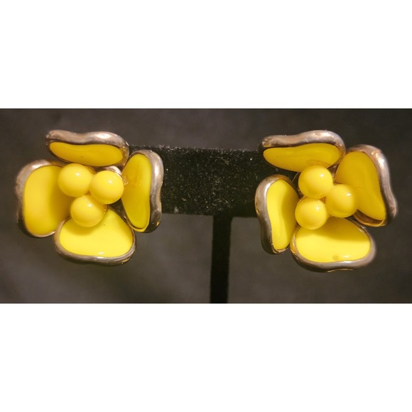 VTG Yellow Floral Enamel Brooch and Clip On Earrings Set Spring Summer Easter - Picture 5 of 9
